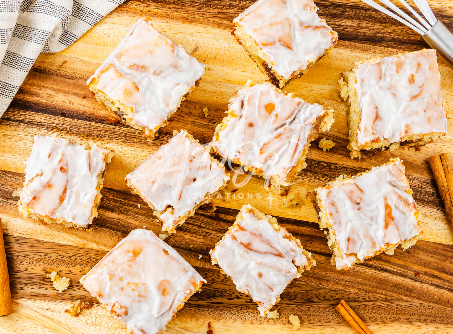 Gooey Banana Cinnamon Roll Cake - EXCLUSIVE